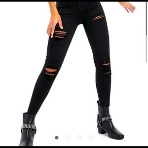 Destroyed skinny jeans